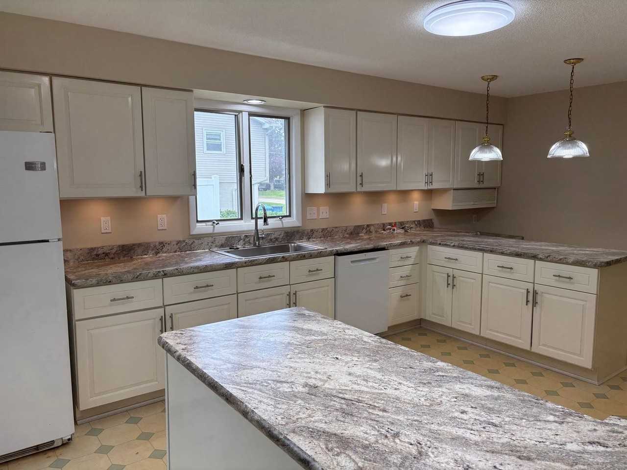 1423 Rosehill Ave - Photo 2 of 15