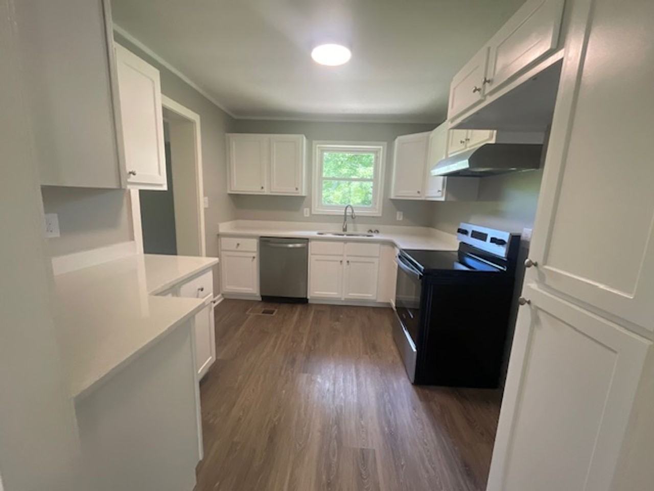 914 Harrison St - Photo 2 of 12