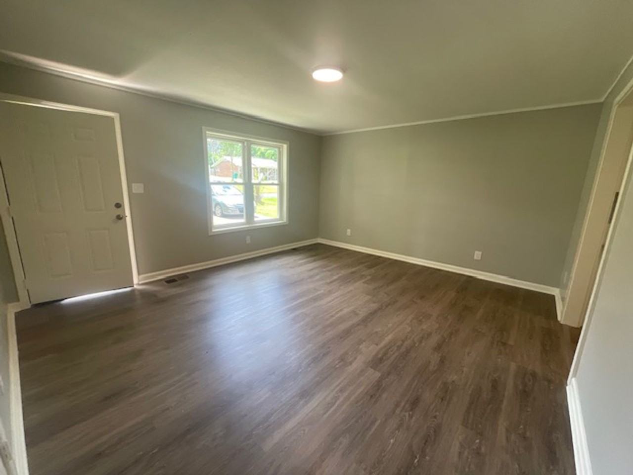 914 Harrison St - Photo 3 of 12