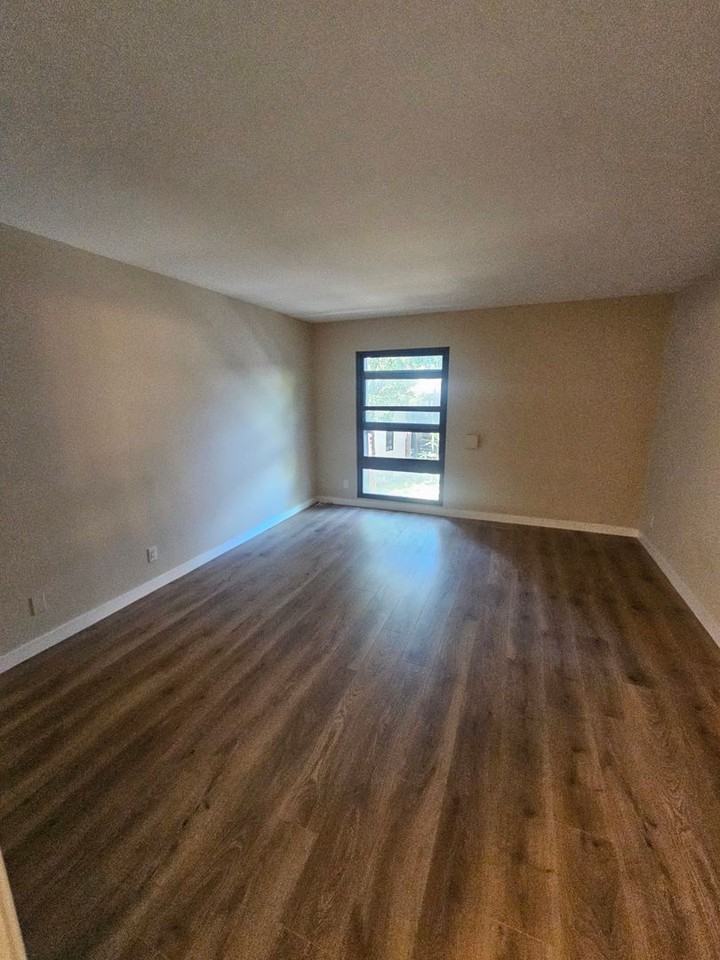 8650 Gulana Ave - Photo 6 of 25