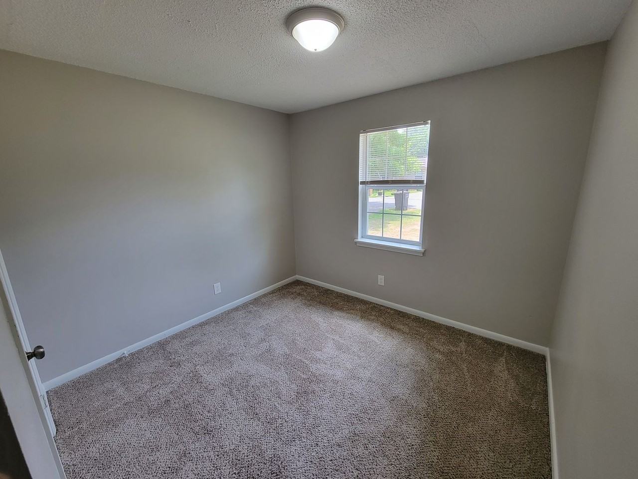 1900 Kelly Dr - Photo 3 of 9