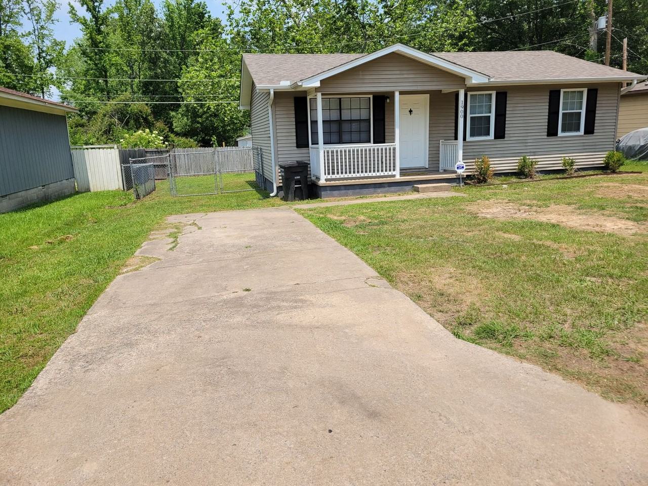 1900 Kelly Dr - Photo 6 of 9