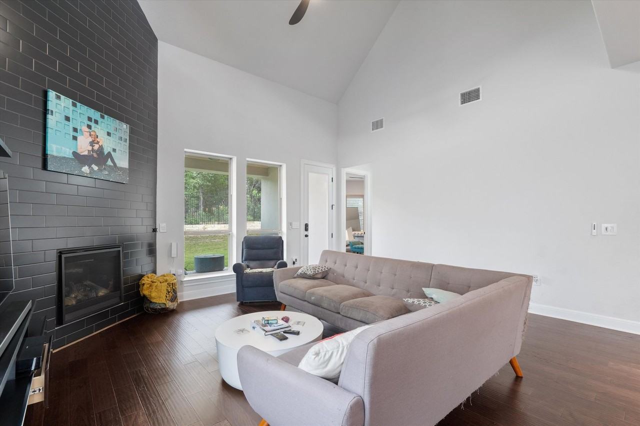 9808 Bayshore Bnd - Photo 7 of 42