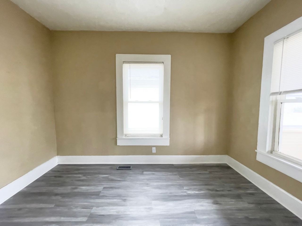 722 S Hackley St - Photo 3 of 18