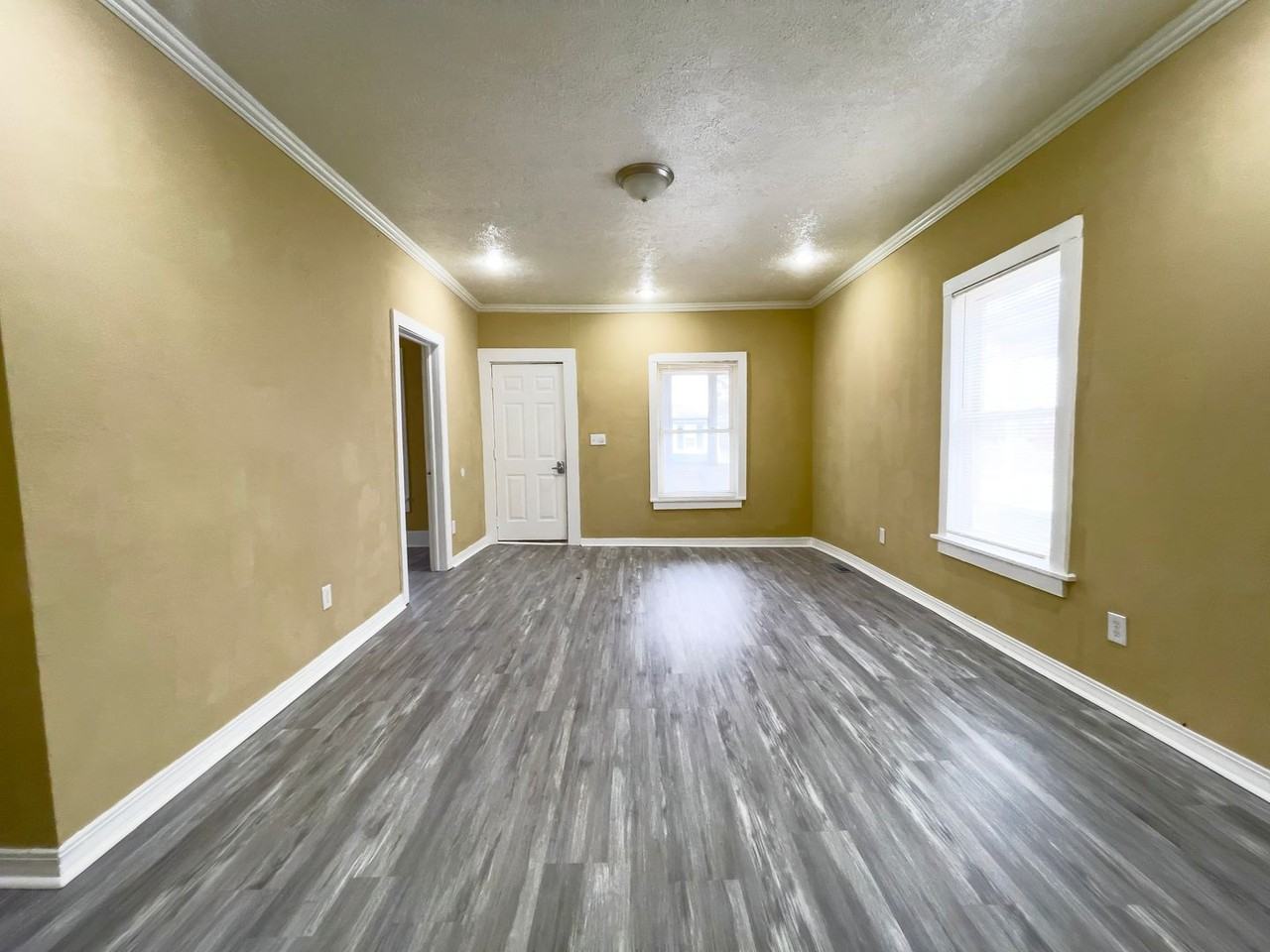 722 S Hackley St - Photo 4 of 18