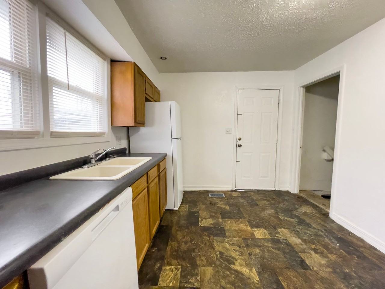 722 S Hackley St - Photo 4 of 18