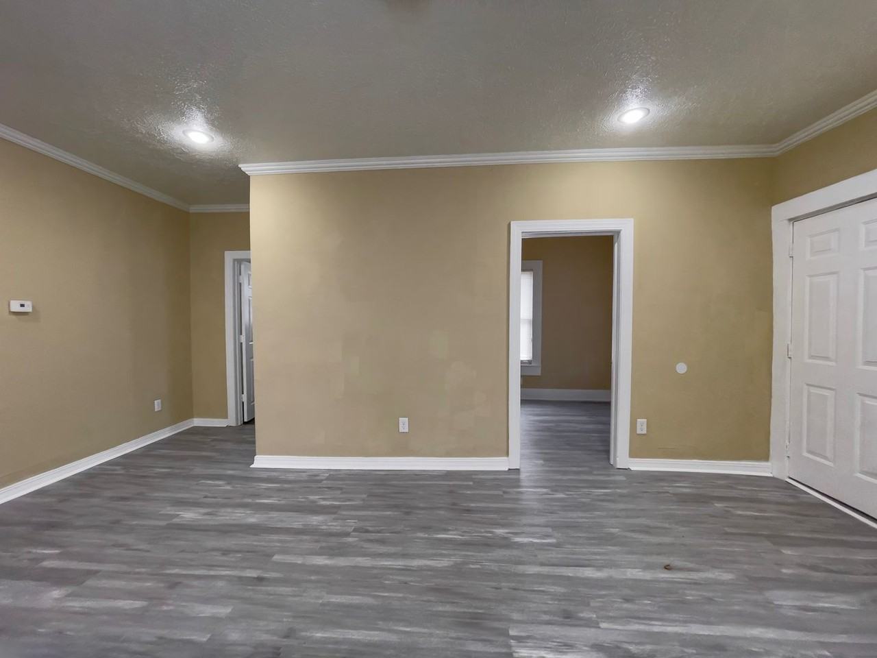 722 S Hackley St - Photo 2 of 18
