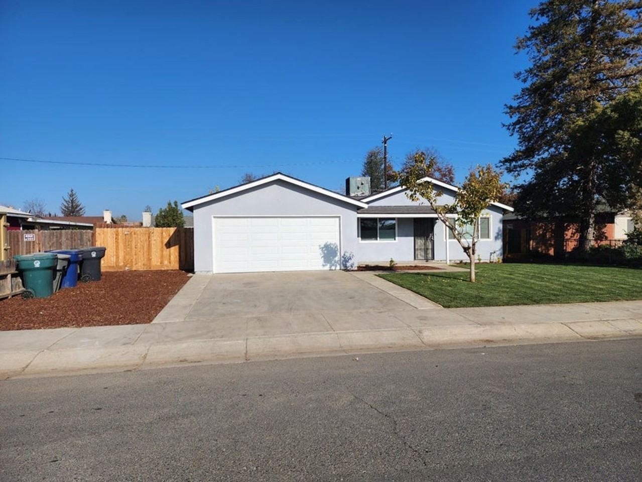 1722 W Merritt Ave - Photo 2 of 11