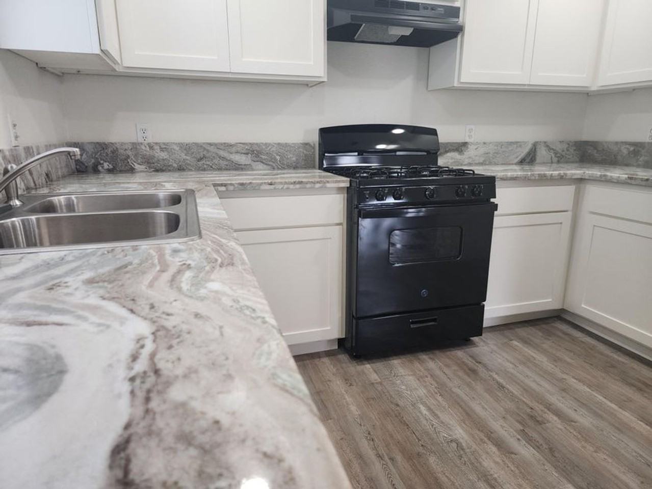 1722 W Merritt Ave - Photo 5 of 11