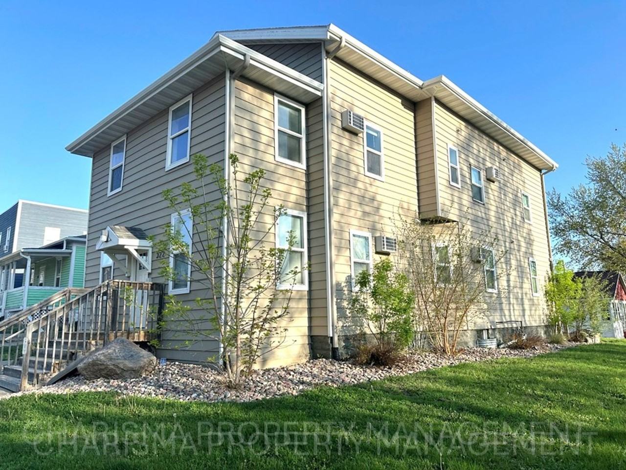322 E 15th St #3 - Photo 4 of 19