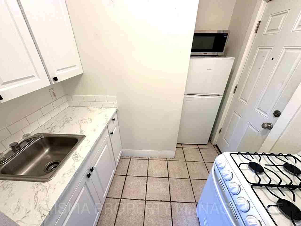 322 E 15th St #3 - Photo 5 of 19