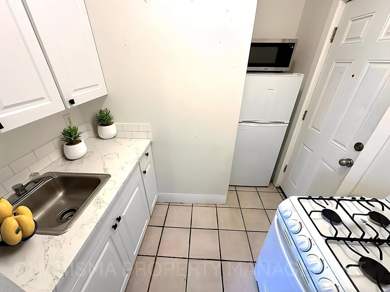 322 E 15th St #3 - Photo 6 of 19