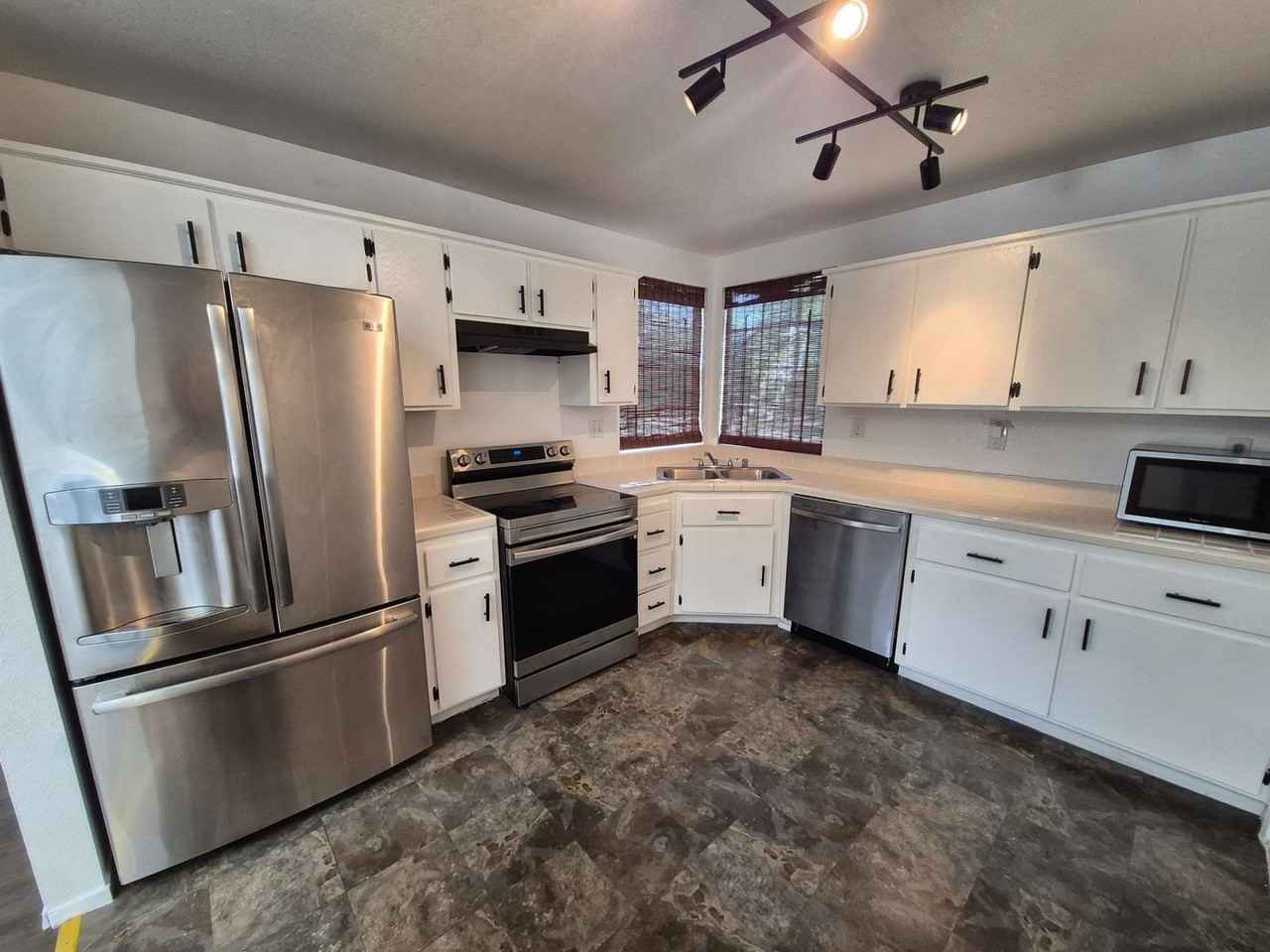 8544 Travary Way - Photo 7 of 15