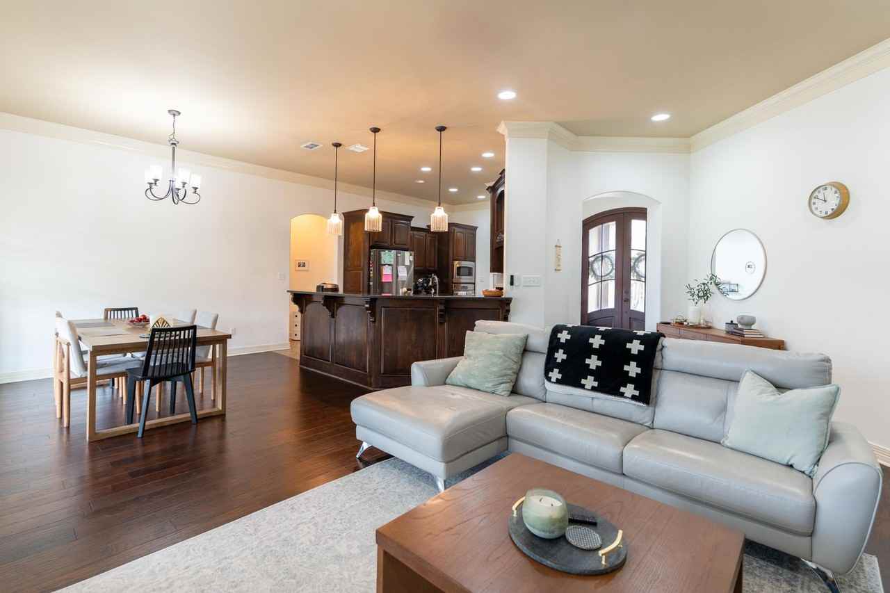 606 Matador Ct - Photo 2 of 13