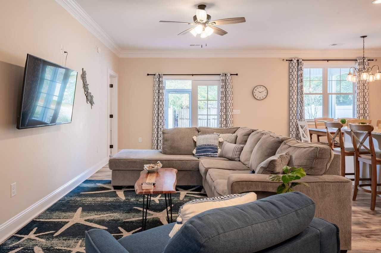 109 Gigi's Getaway @ 109 NW 24th St. - Photo 3 of 24