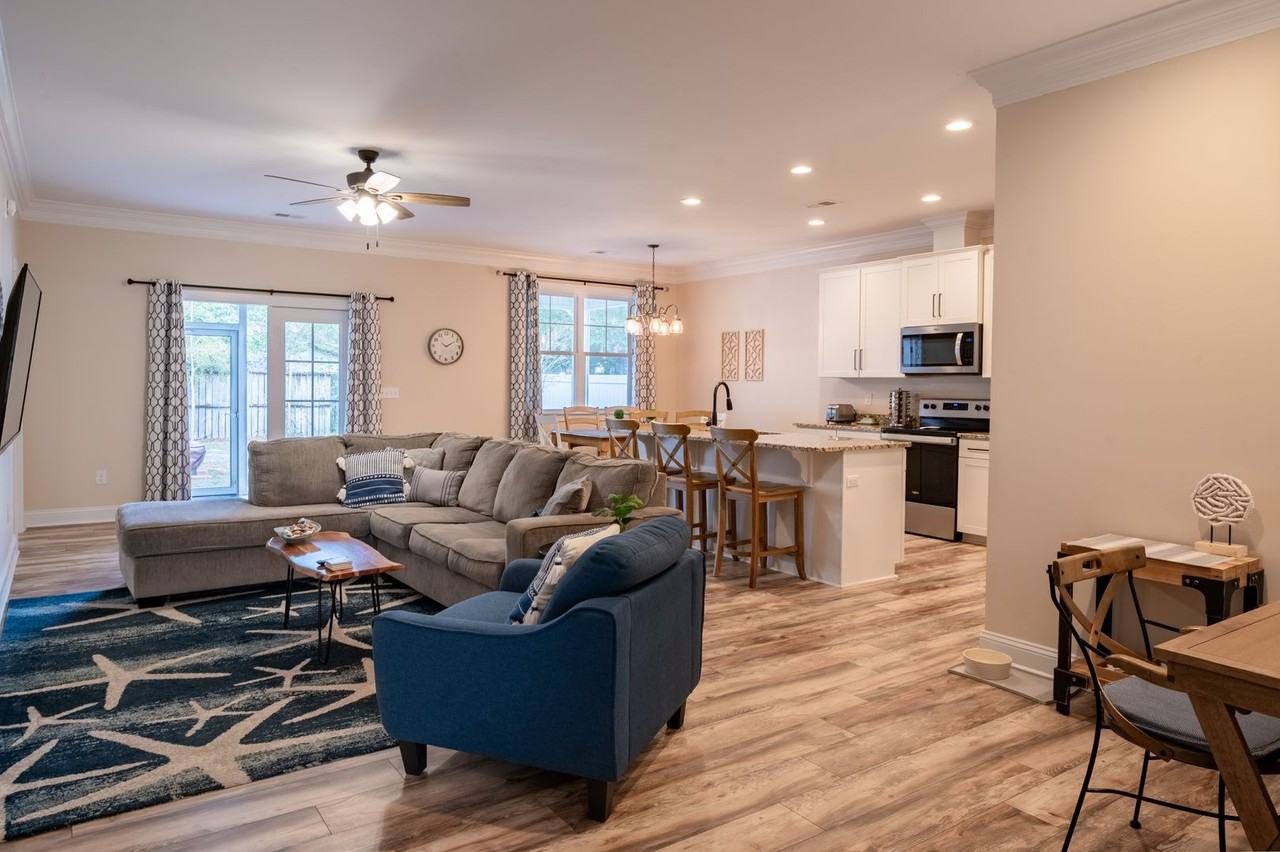 109 Gigi's Getaway @ 109 NW 24th St. - Photo 5 of 24