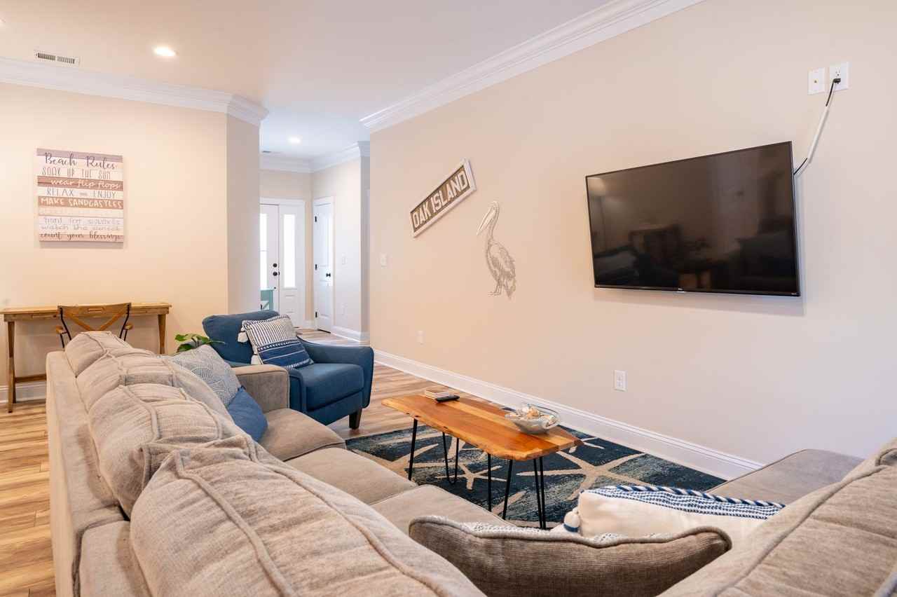 109 Gigi's Getaway @ 109 NW 24th St. - Photo 6 of 24