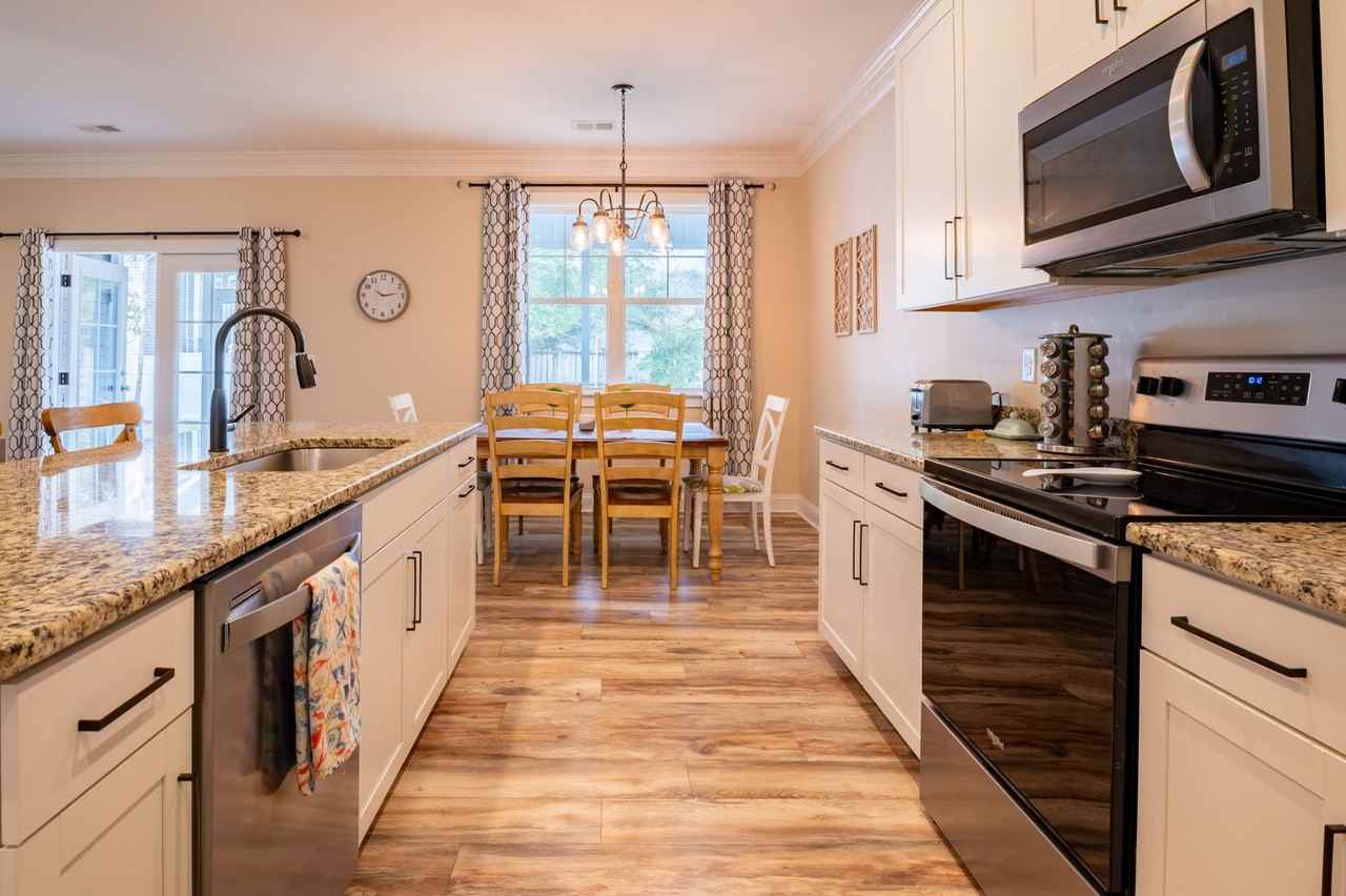 109 Gigi's Getaway @ 109 NW 24th St. - Photo 4 of 24