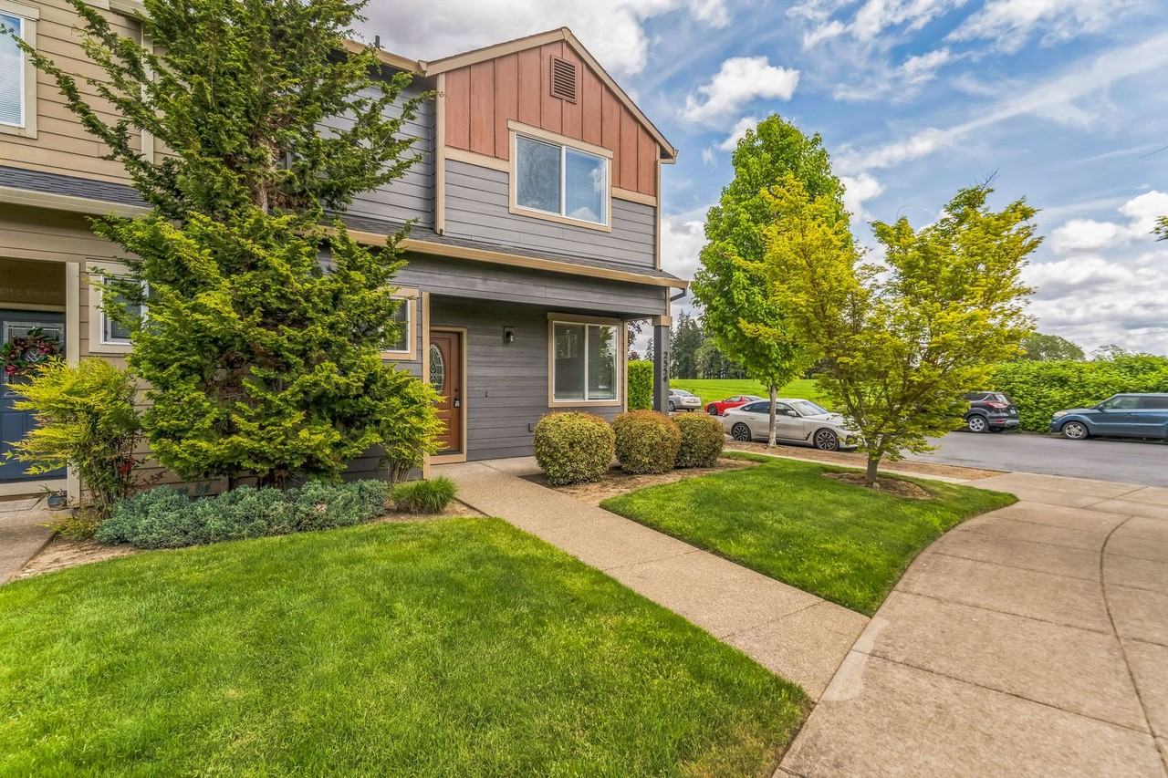 2554 Carson Loop - Photo 2 of 15