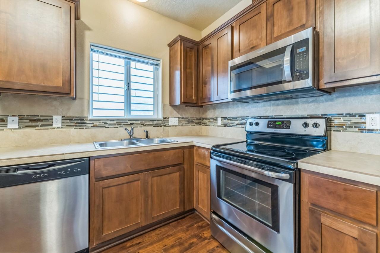 2690 Kingwood St - Photo 6 of 13