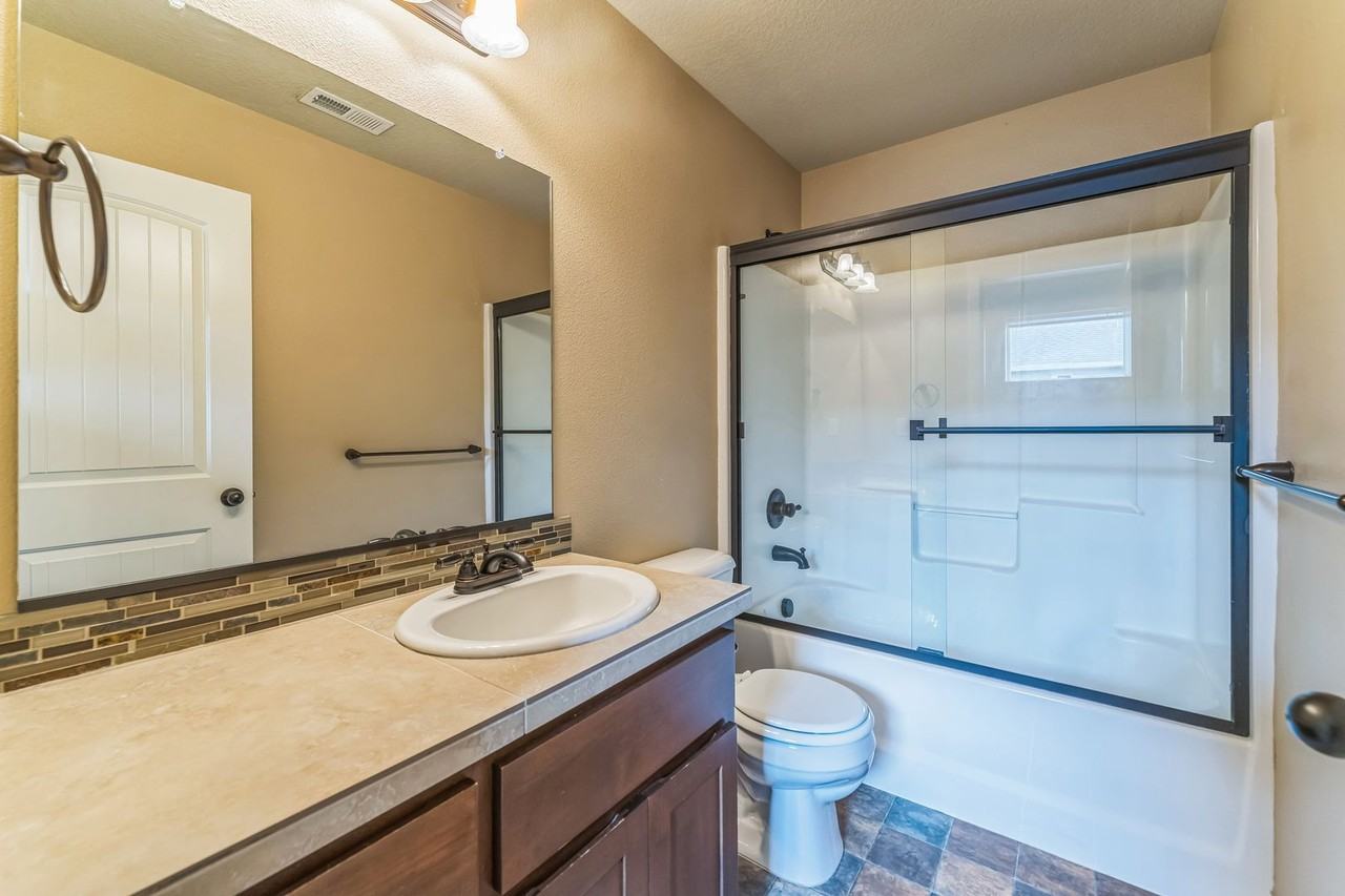2690 Kingwood St - Photo 7 of 13