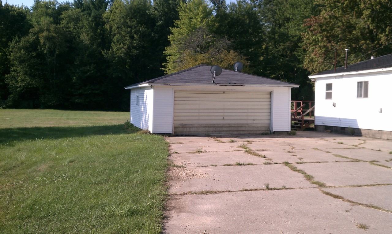 965 W Tyler Rd - Photo 2 of 14