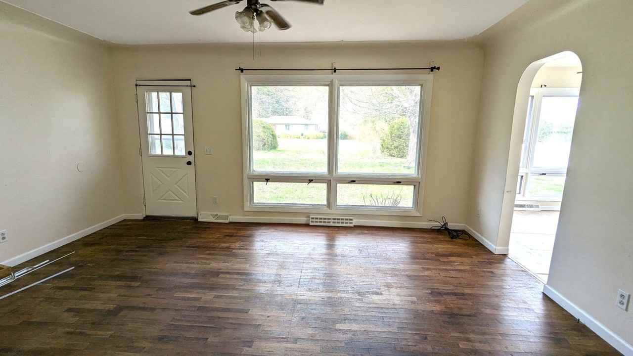 965 W Tyler Rd - Photo 3 of 14