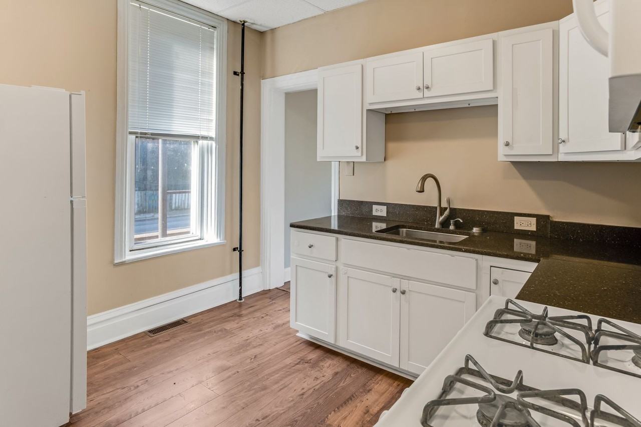 1816 Green St - Photo 3 of 19