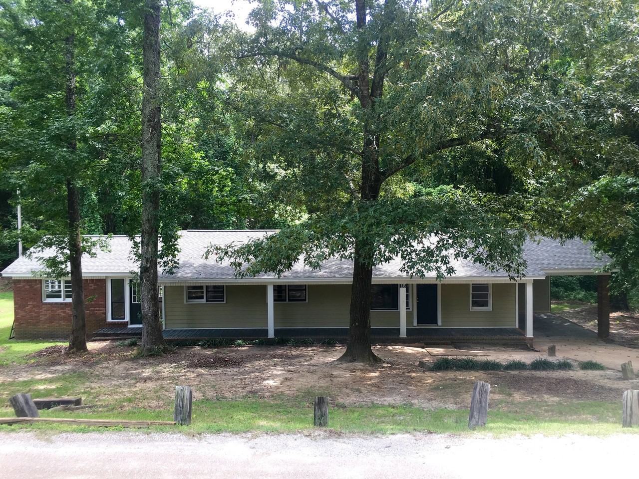 1537 Alderson Loop - Photo 2 of 22