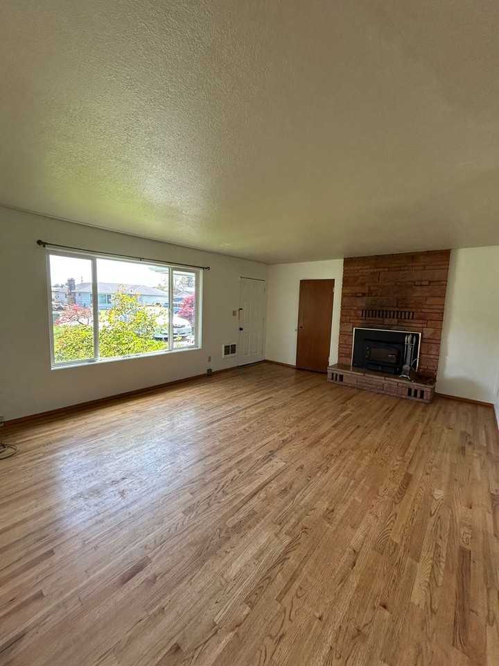 2331 Rose Pl - Photo 2 of 16