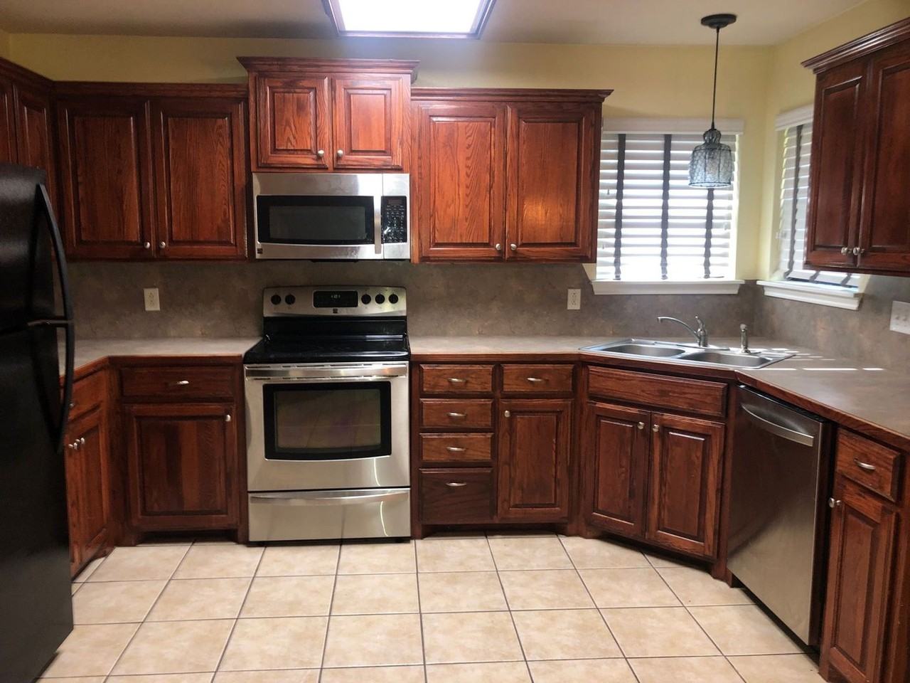 1341 Princeton St - Photo 5 of 11