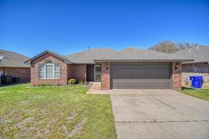 featured image of 925 Eagle Cliff Dr