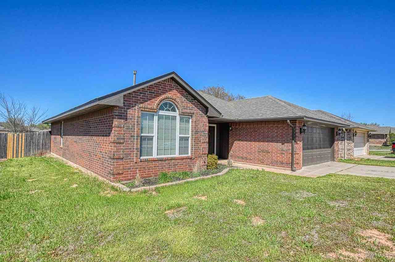 925 Eagle Cliff Dr - Photo 2 of 23