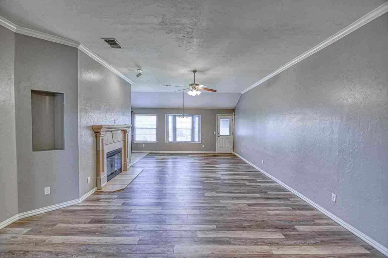 925 Eagle Cliff Dr - Photo 5 of 23