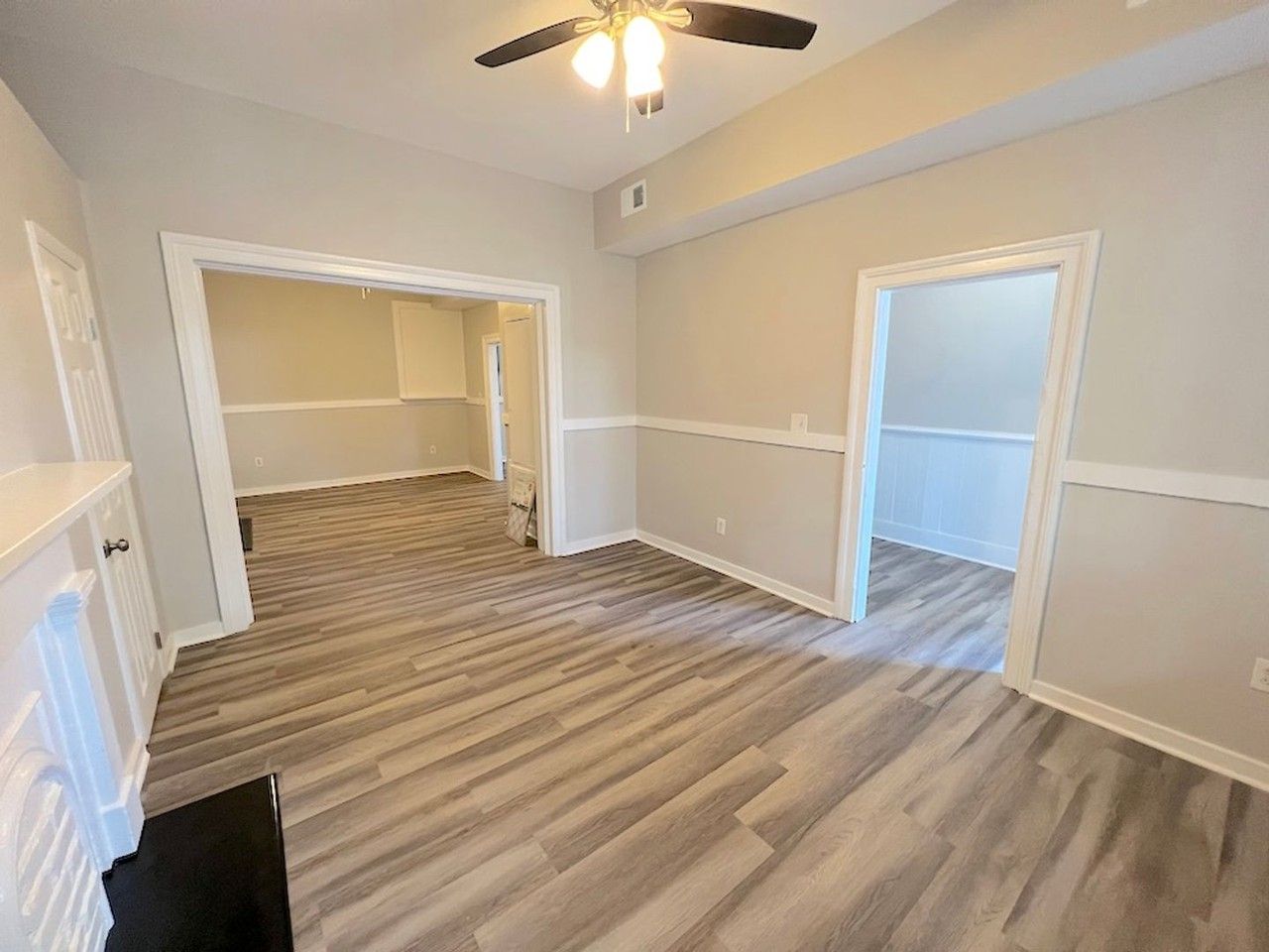 305 W Waldburg St - Photo 2 of 15