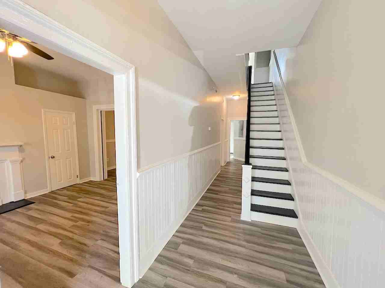 305 W Waldburg St - Photo 5 of 15