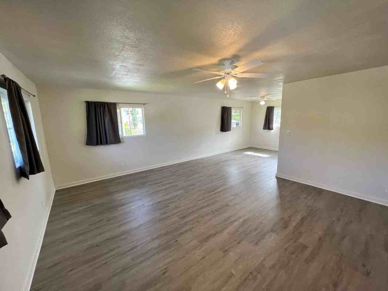 2419 Oahu Ave - Photo 3 of 10