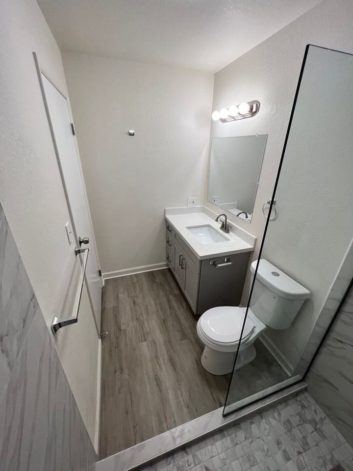 2419 Oahu Ave - Photo 5 of 10