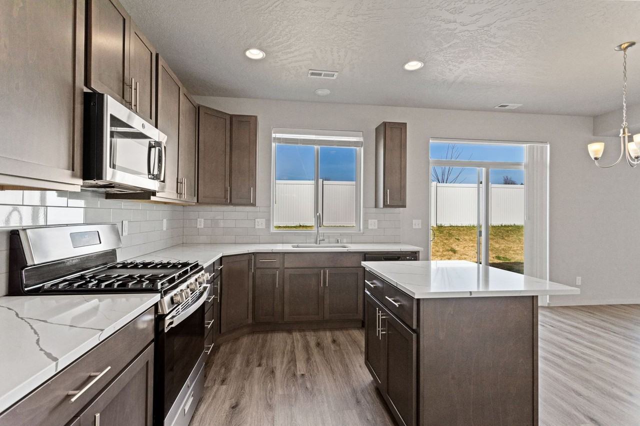 1422 N Corbin Rd - Photo 5 of 30