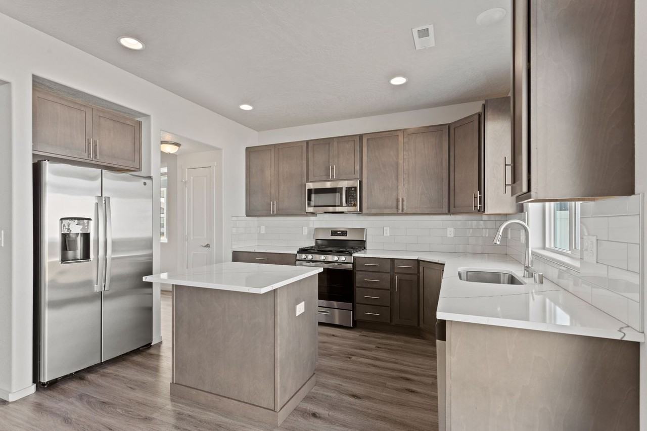 1422 N Corbin Rd - Photo 7 of 30