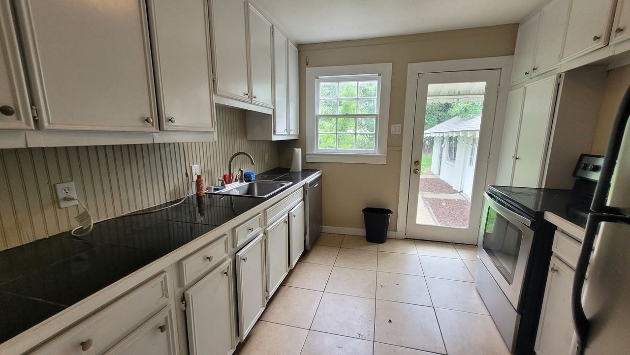 4776 Arrowhead St - Photo 3 of 11