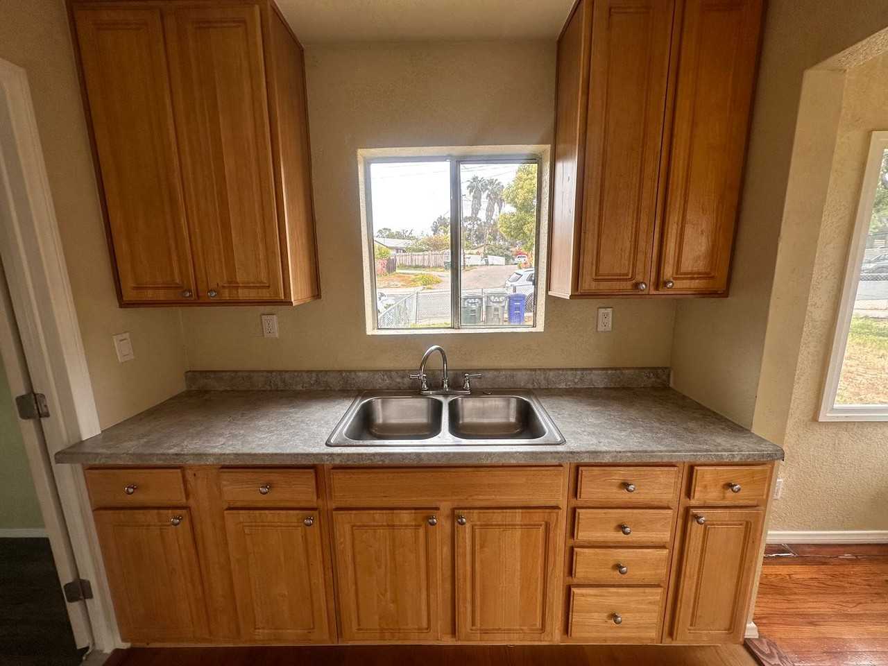 110 Norton Ave - Photo 3 of 23