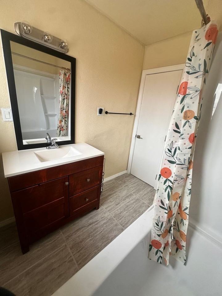 110 Norton Ave - Photo 6 of 23