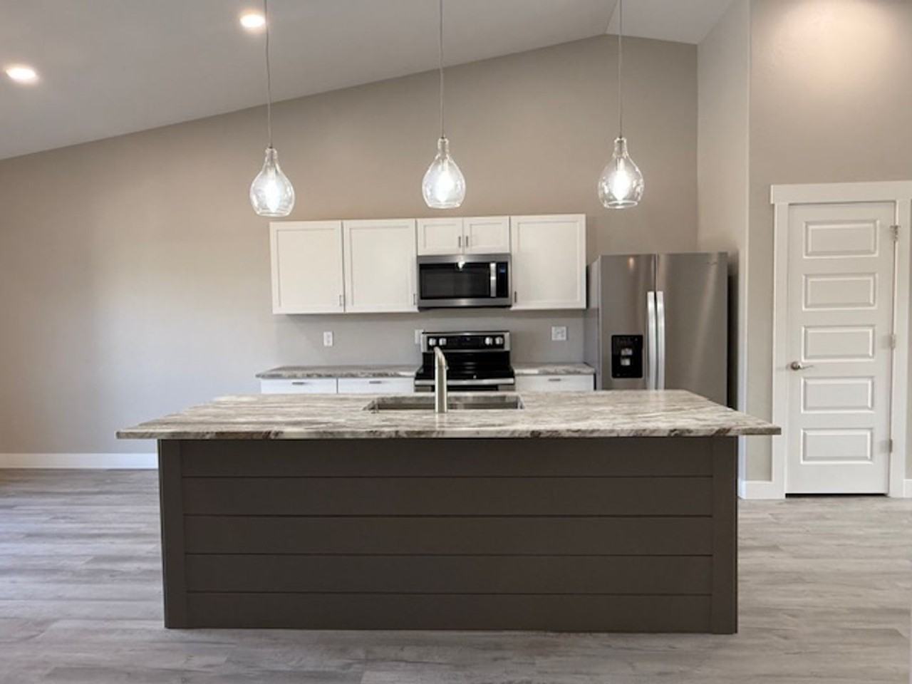 585 N Grand Falls Ct #B - Photo 4 of 13