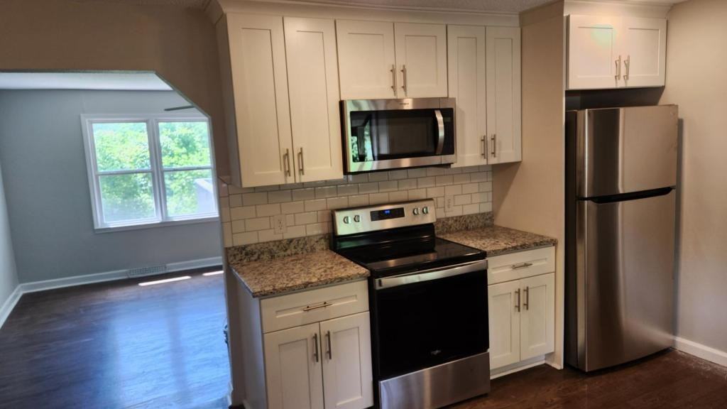 8430 Oak St - Photo 4 of 46