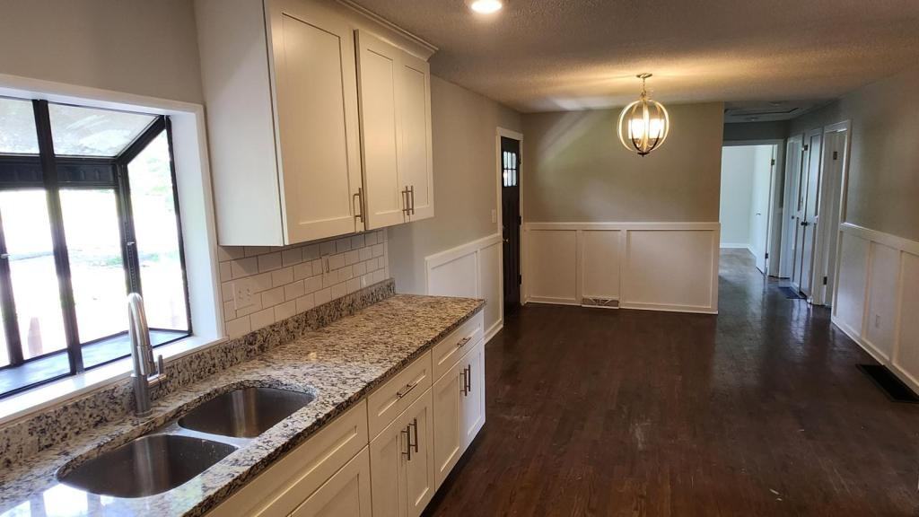 8430 Oak St - Photo 5 of 46