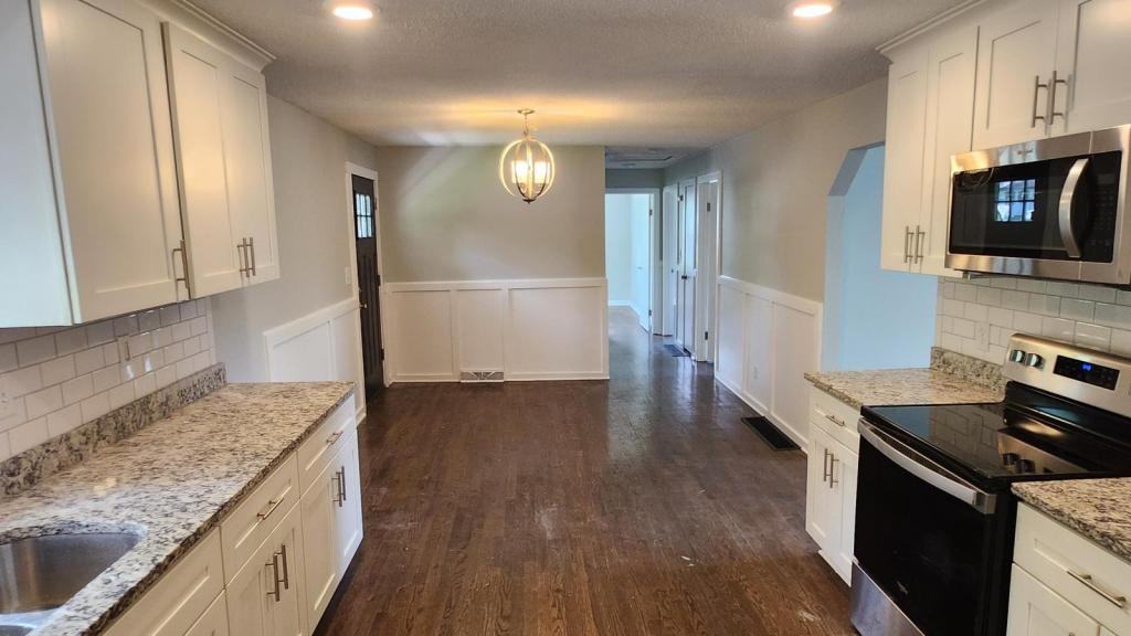 8430 Oak St - Photo 6 of 46