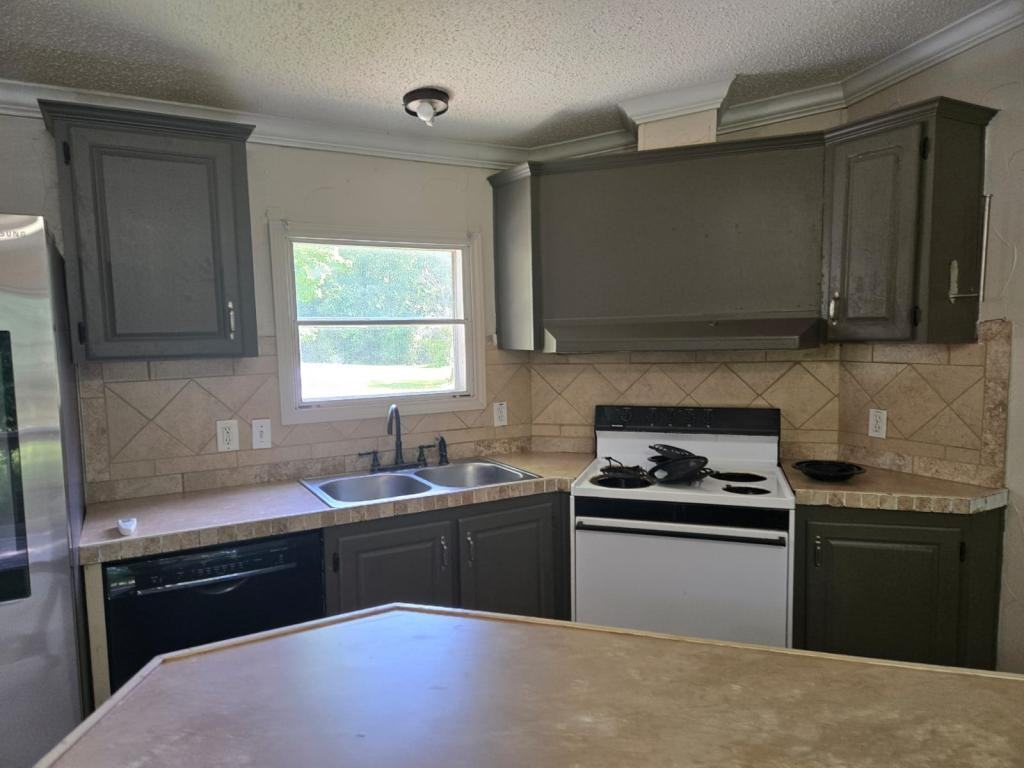 1498 Robinson Rd - Photo 3 of 25