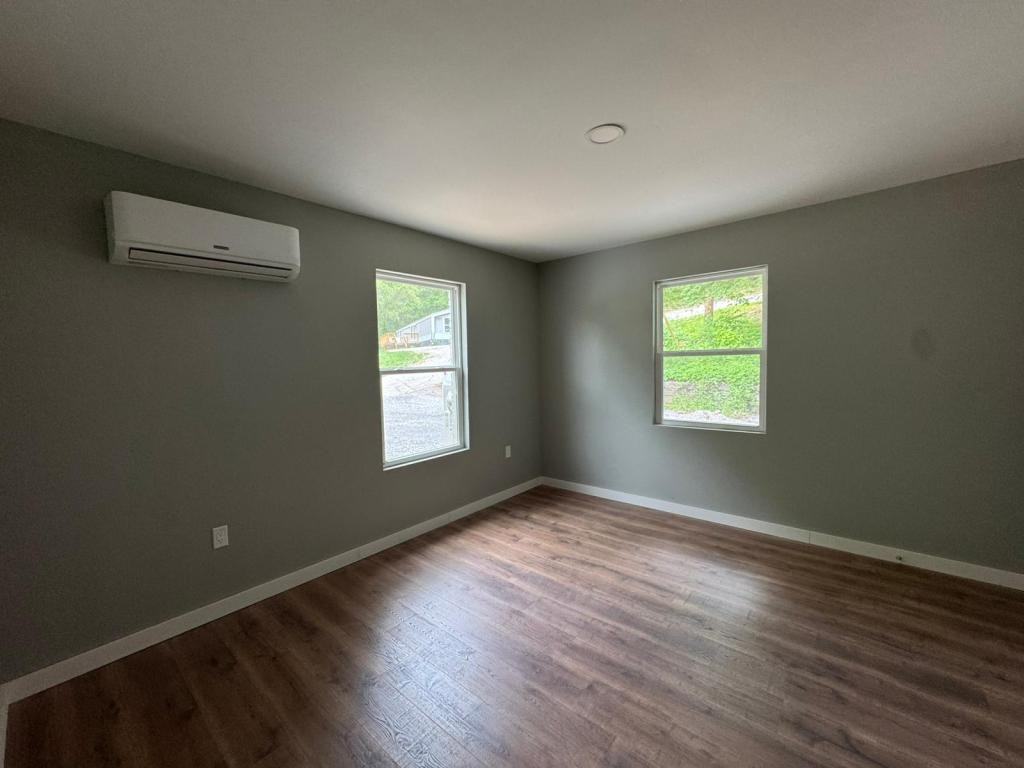 105 Jeffery Ln - Photo 2 of 10