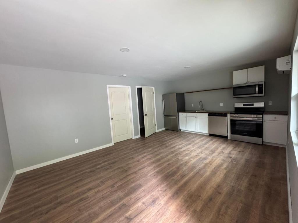 105 Jeffery Ln - Photo 3 of 10